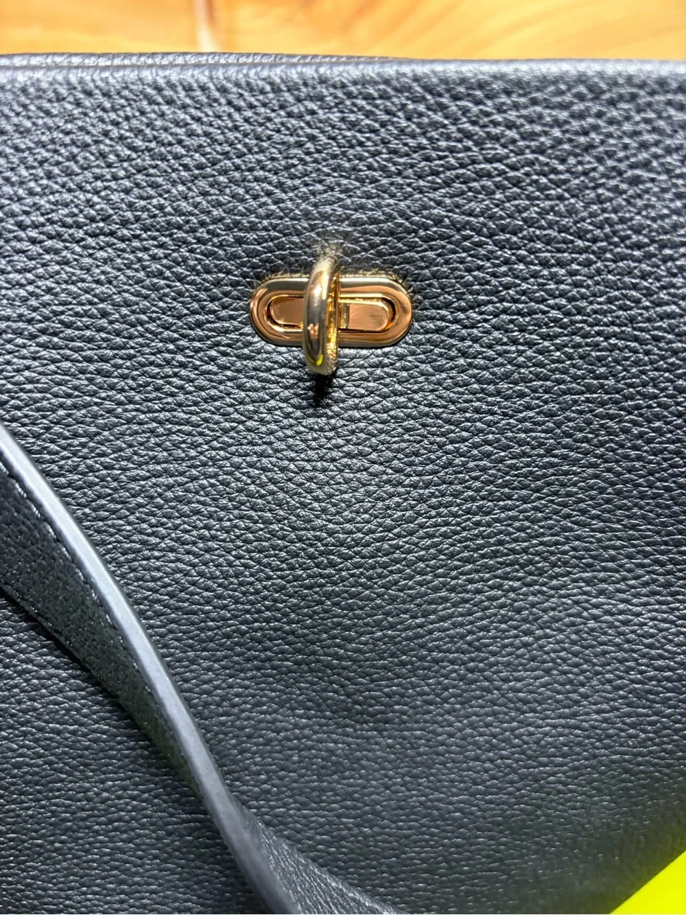 Tory Burch hardly 7” does